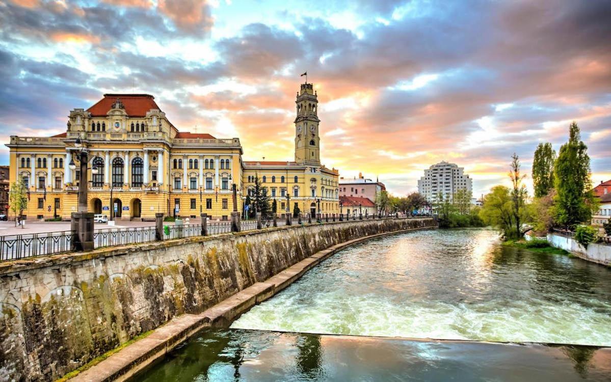 Private Apartment In The City Centre. Oradea Dış mekan fotoğraf